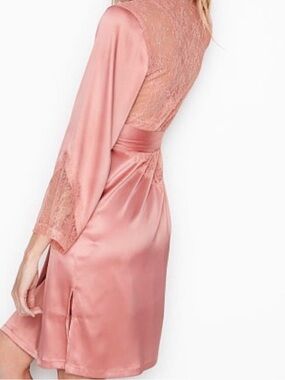 👄Victoria's Secret Chantilly Lace & Satin Wrap Tie Robe Dusk Mauve/Rose Size M/L